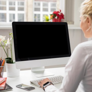 blond girl monitor computer mac utilities 